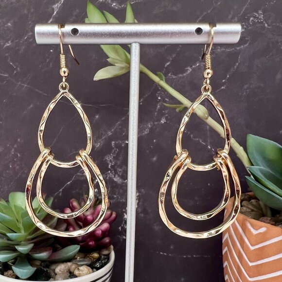 "Wendy" NEW Gold Dangle Drop Tiered Teardrop Fashion Earrings - Picture 1 of 3